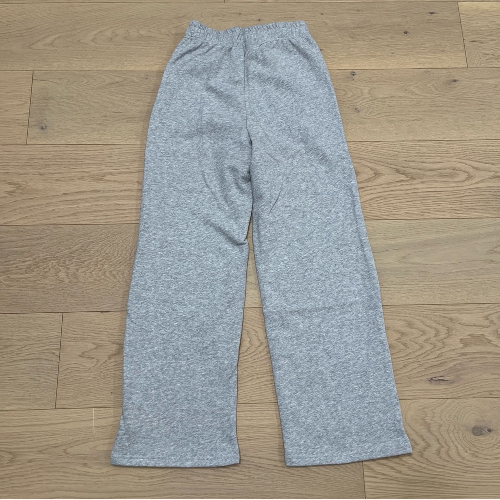 ALO Yoga Unisex Gray Zip-Up Hoodie and Jogger Set - Picture 16 of 16